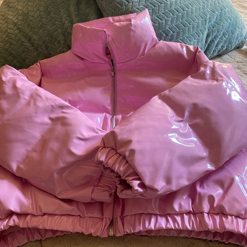 NWT pink cropped puffer, bomber style jacket